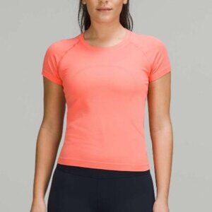 Lululemon Swiftly Tech 2.0 Short Sleeve Race Length, size 6